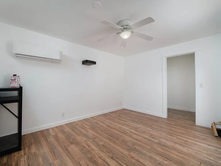 121 W Orchid Ln — Photo 32