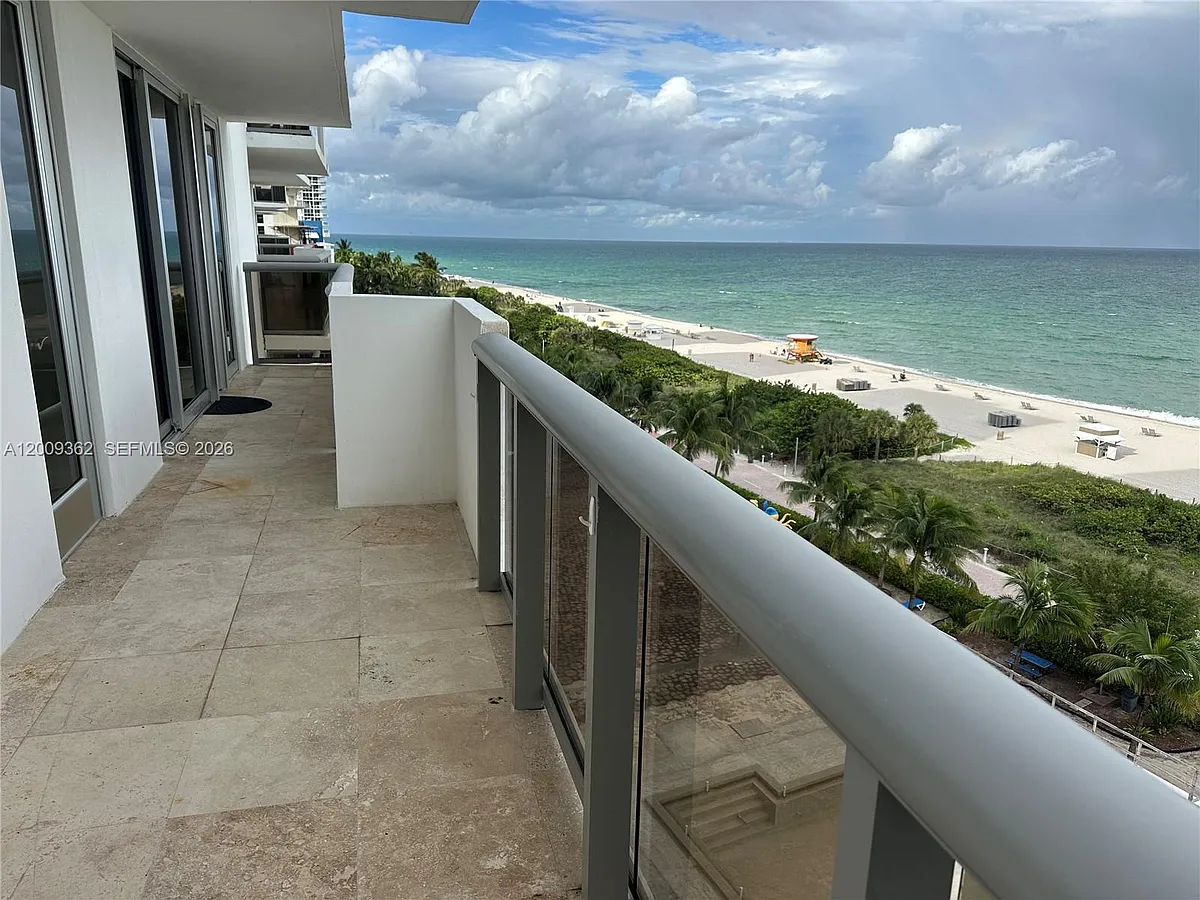 Building Photo - 6039 Collins Ave #826