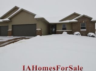 224 E Terrace Dr, Center Point, IA 52213