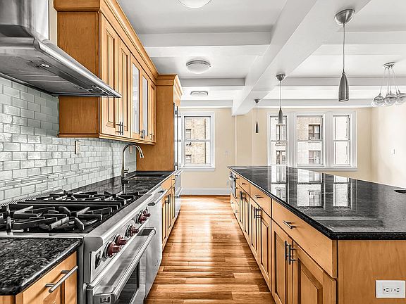 3rd image of 155 E 49th St #6B