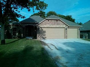 2020 Webster Dr, Midwest City, OK 73130