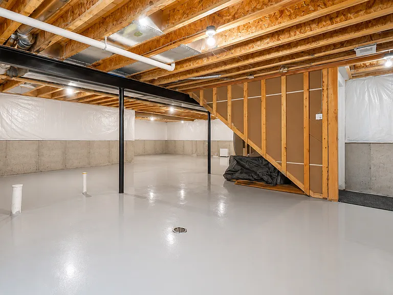 51172 Quaker Ln — Photo 31