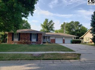 908 Countryside Dr, McPherson, KS 67460