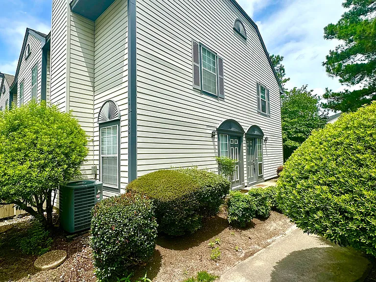 4510 Genoa Cir — Photo 1