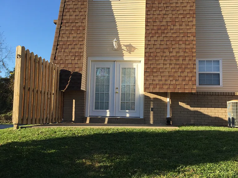 1300 Rosewood Ct — Photo 28