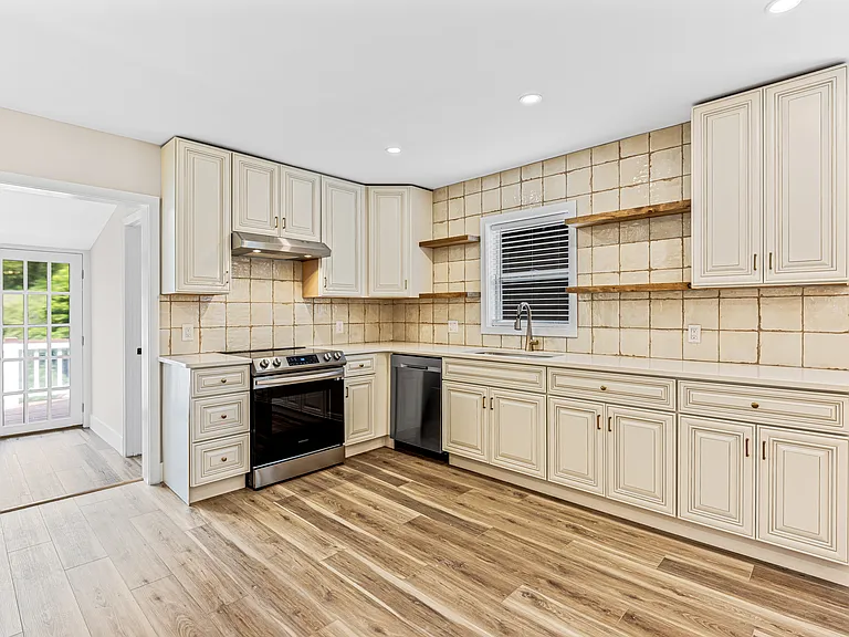 42 Forsythe St — Photo 7