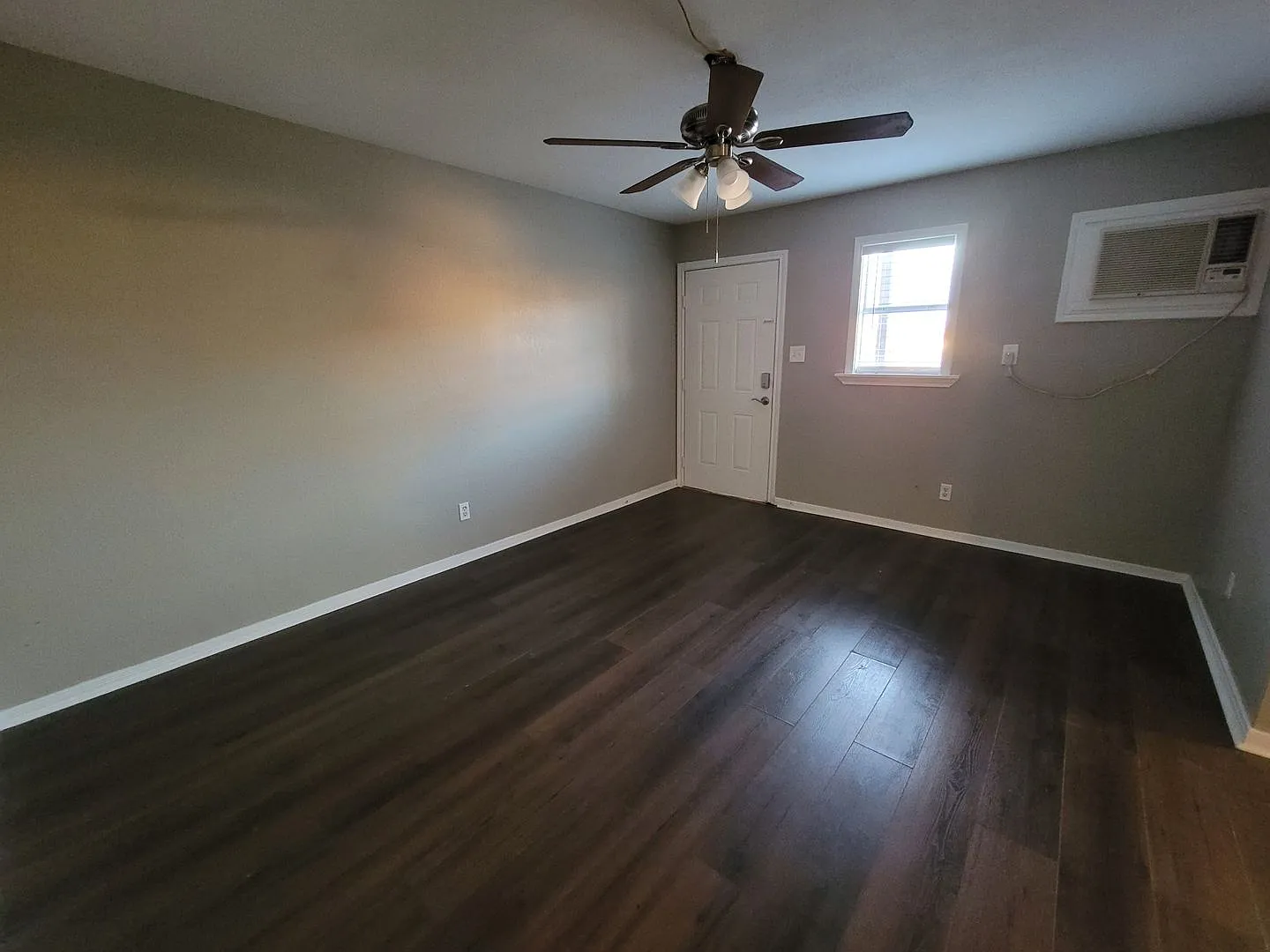 2801 ave M — Photo 4