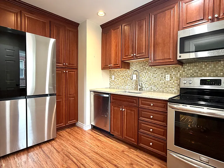 2315 Hill Ave — Photo 10