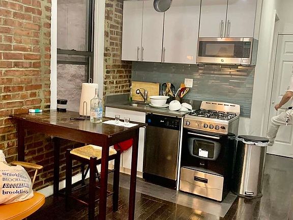 4th image of 93 Henry St #2CC