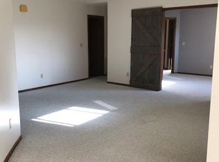 450 Etna St APT 201, Saint Paul, MN 55106
