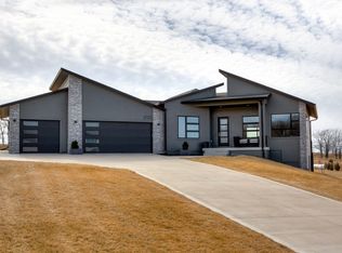 27172 Kenyon Summit Rd, Adel, IA 50003