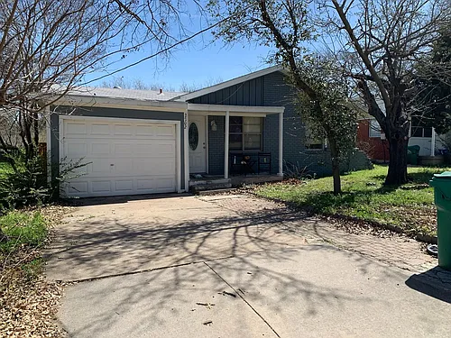 2702 Bolivar St Photo 1
