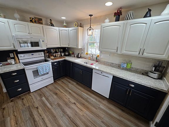 3rd image of 66 Sky View Drive