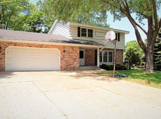 9800 Upton Cir S, Minneapolis, MN 55431