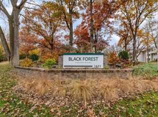 1601 N Innsbruck Dr APT 123, Fridley, MN 55432