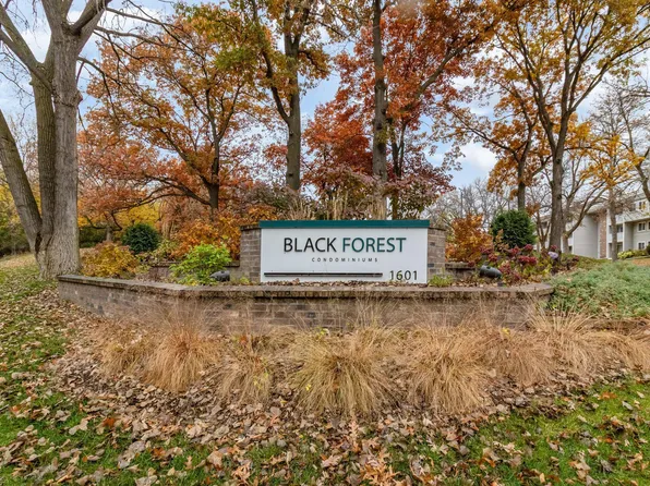 1601 N Innsbruck Dr APT 123, Fridley, MN 55432