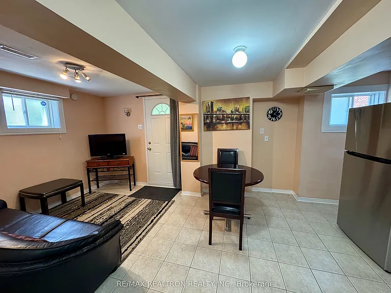 11 Hubner Dr #BASEMENT — Photo 17