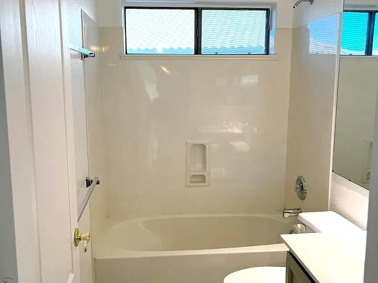 2429 E Patrick Ln — Photo 15