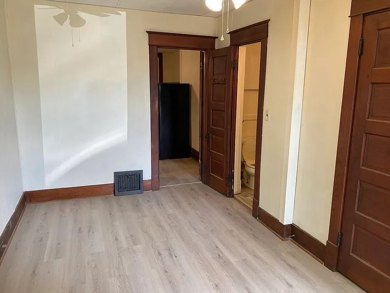 1944 Deerwood Ave #3 — Photo 8