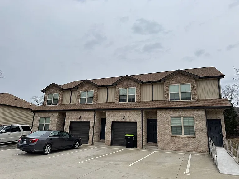 295 Smithson Ln — Photo 2