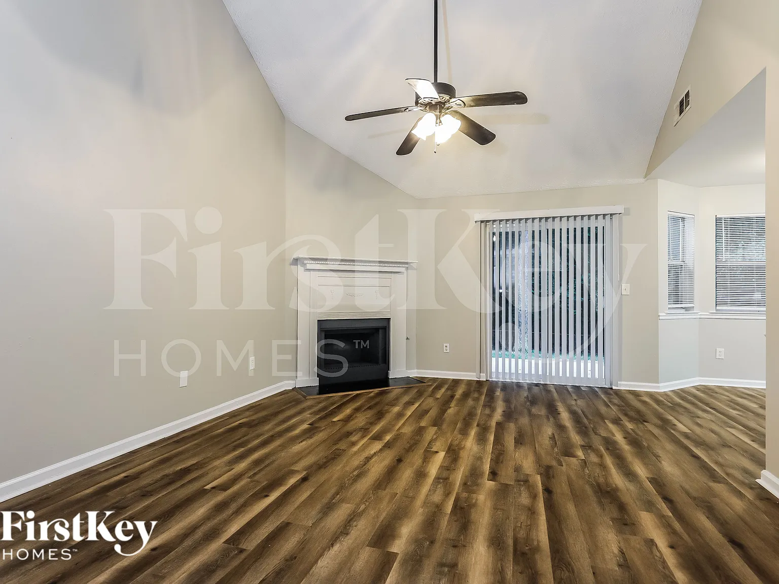3 bed, 2.0 bath, 1490 sqft, $2,185 — Photo 2