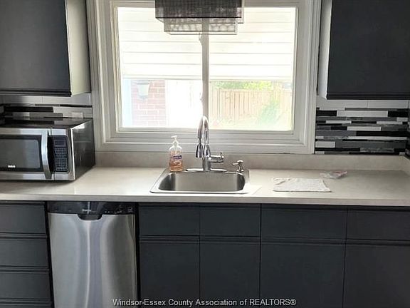 5th image of 559 Riverdale Ave