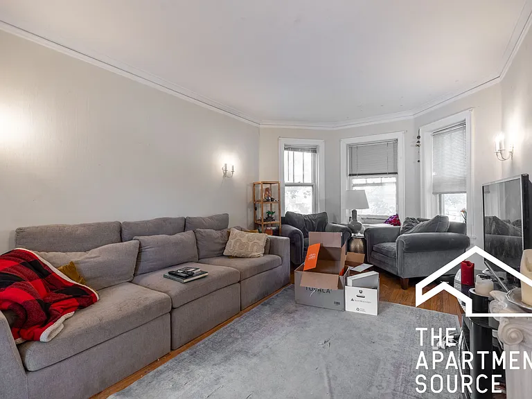 3709 N Hoyne Ave #2 — Photo 3
