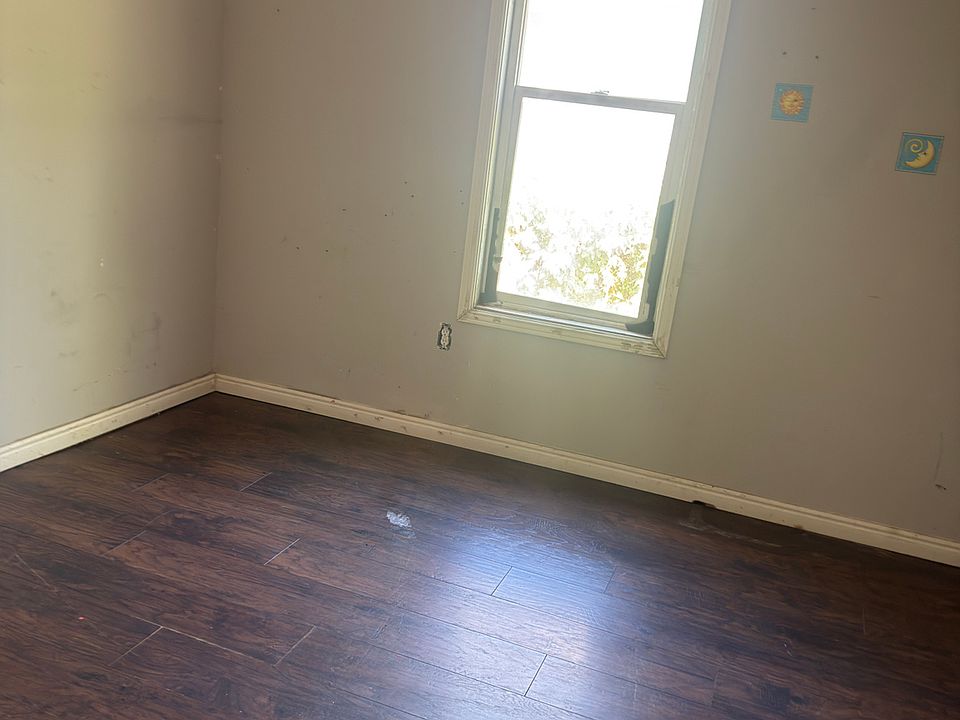 2nd image of 2911 Lincoln Ave