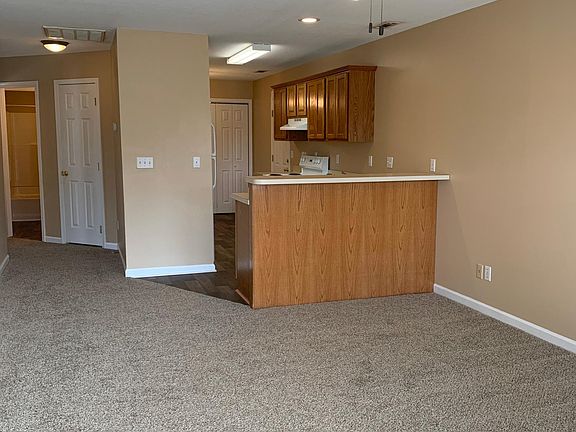 2nd image of 106 Lucy Ln