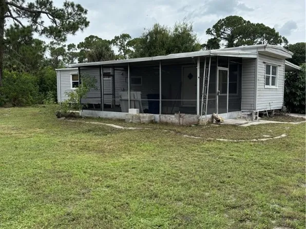 7689 Ebson Dr, North Fort Myers, FL 33917