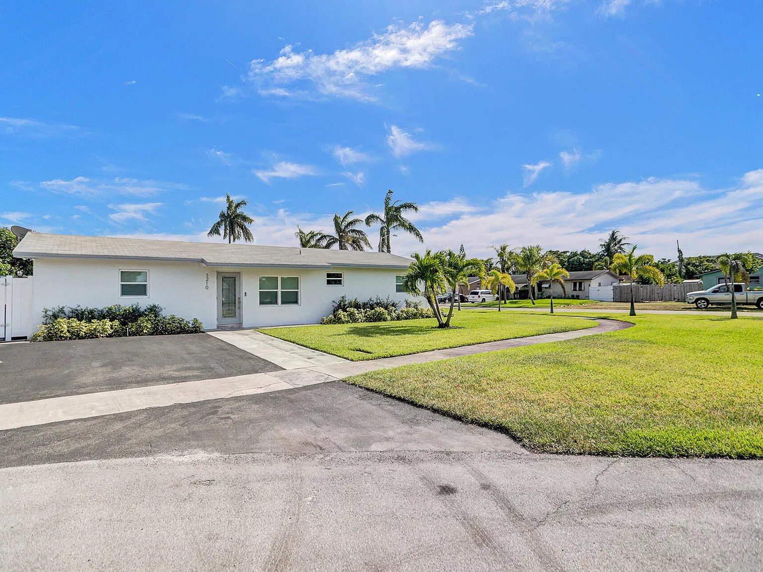 4 bed, 2.0 bath, 1404 sqft, $3,500 — Photo 1