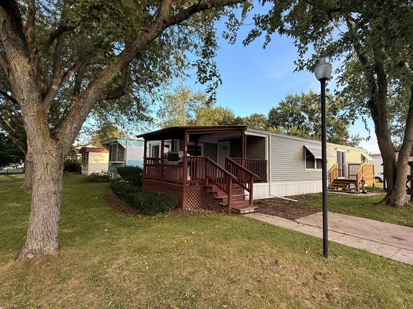 5 Williamsburg Dr, Valparaiso, IN 46383