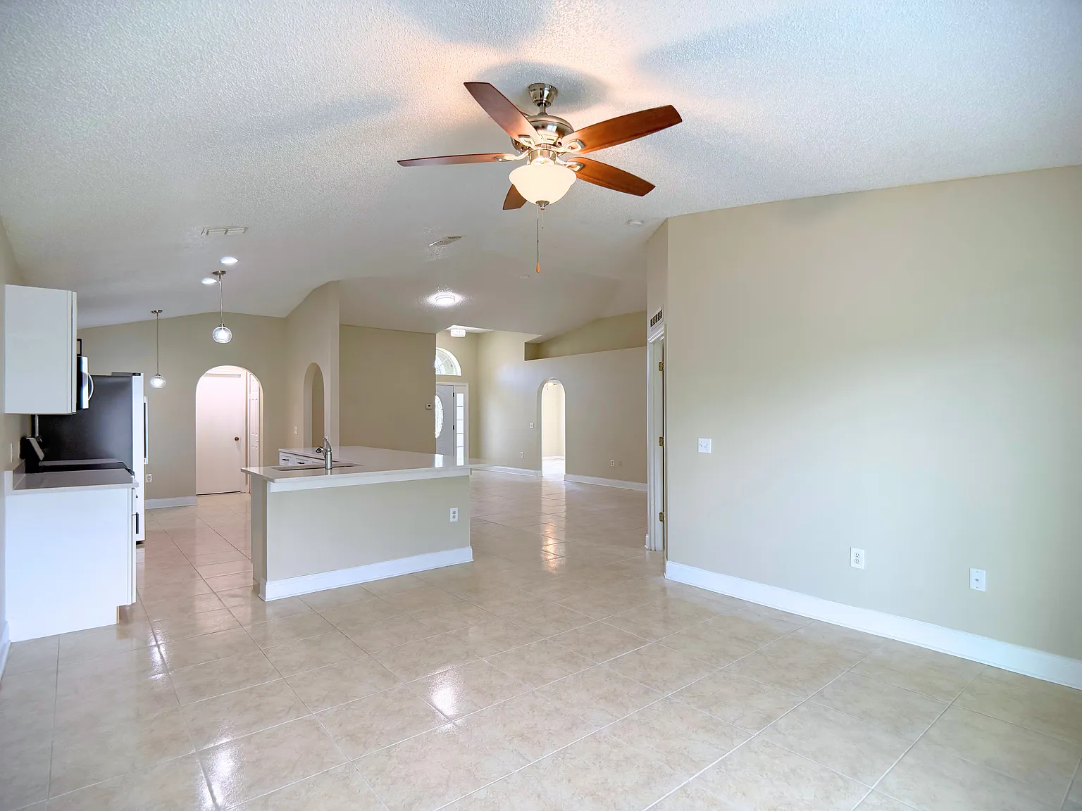 3 bed, 1617 sqft, $2,650 — Photo 4