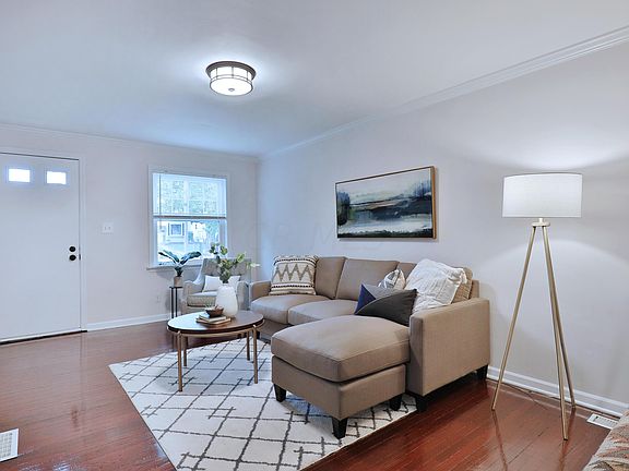 3rd image of 355 E Jeffrey Pl