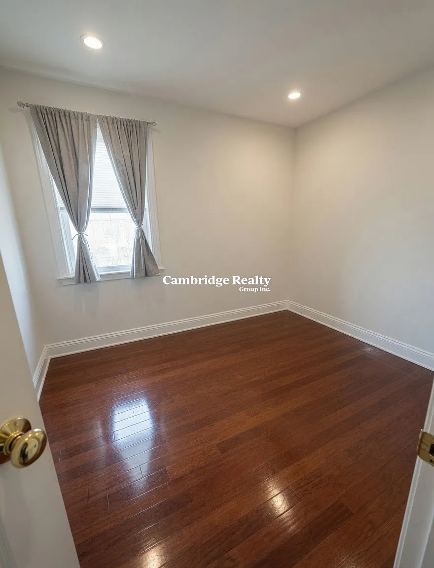 4 bed, 2.0 bath, 1450 sqft, $5,000 — Photo 3