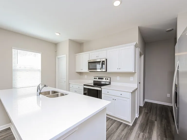 198 Pond Ct — Photo 8