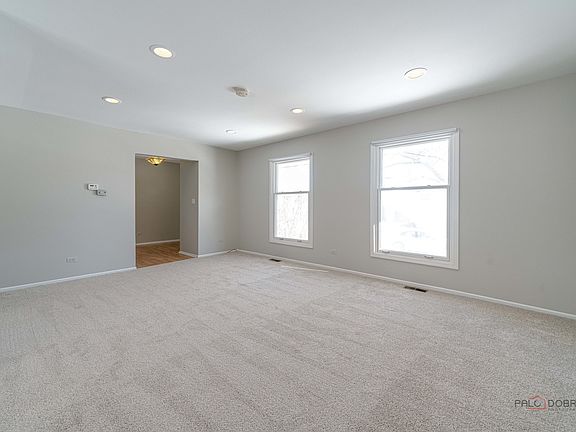 4th image of 1380 Larchmont Dr