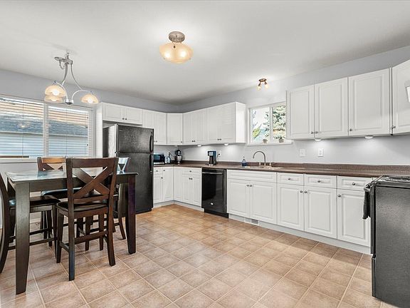 2nd image of 46329 Strathcona Rd