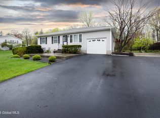 41 Comely Ln, Latham, NY 12110
