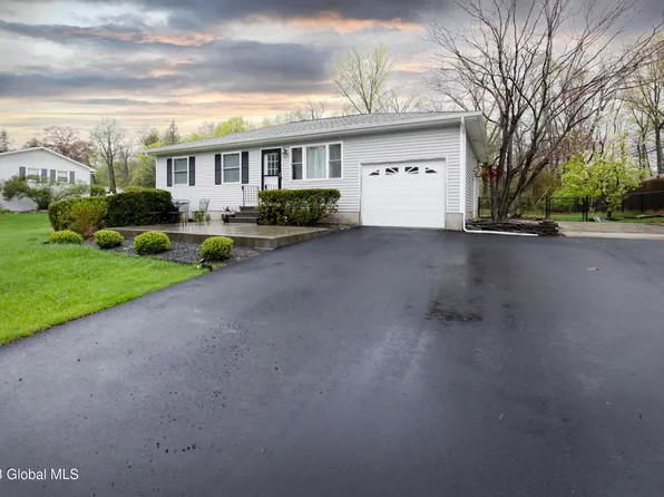 41 Comely Lane, Latham, NY 12110