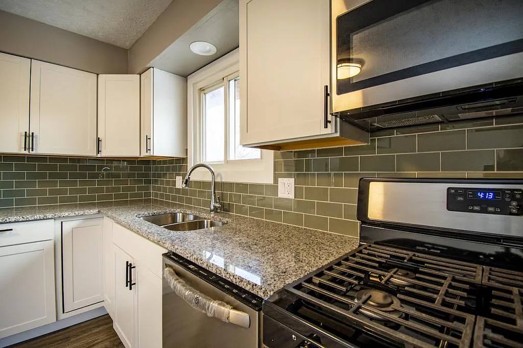 2826 Bryan Ave — Photo 3