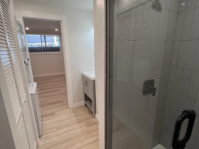 9733 Woodlawn Ave N #B — Photo 6