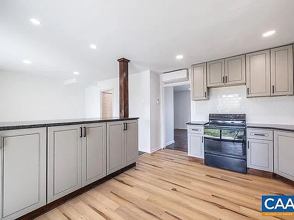 2nd image of 800 Ridge St