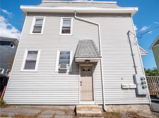 19 Genung St, Middletown, NY 10940