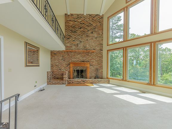 3rd image of 826 Clearview Dr