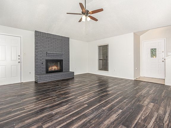 4th image of 1046 Colony St