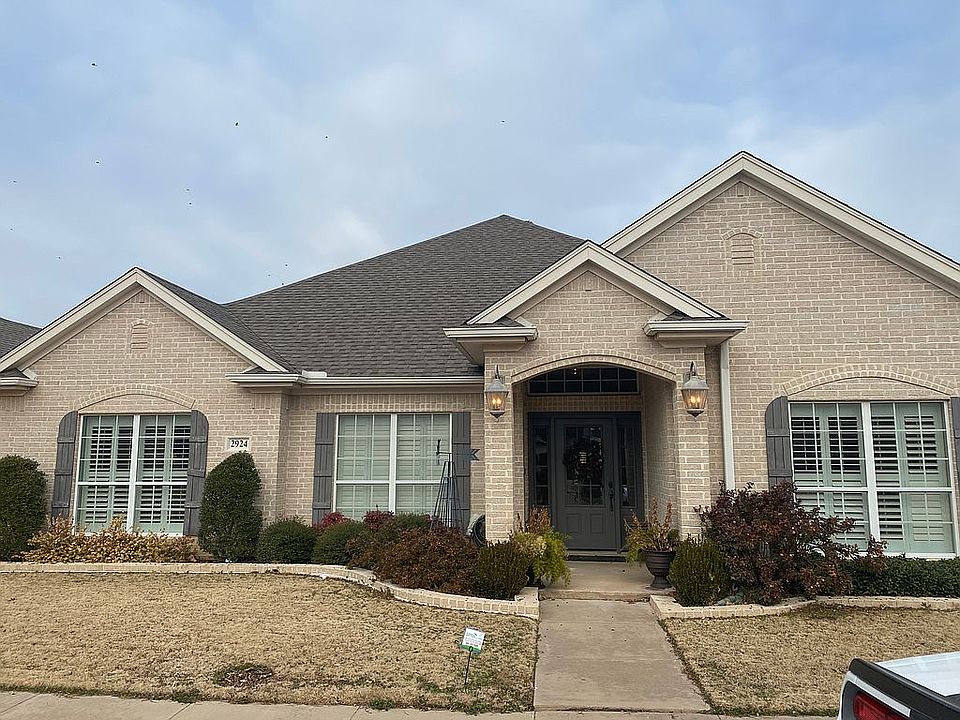 1st image of 2924 Loma Linda Ln