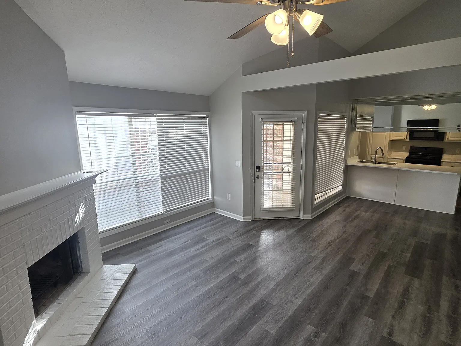 2 bed, 1561 sqft, $1,400 — Photo 2