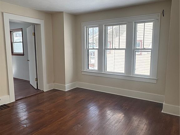 4th image of 225 W Wood St