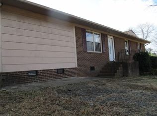 147 Center Ct, Eden, NC 27288